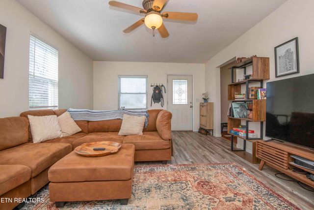 1810 Old Niles Ferry Rd, Maryville, TN 37803