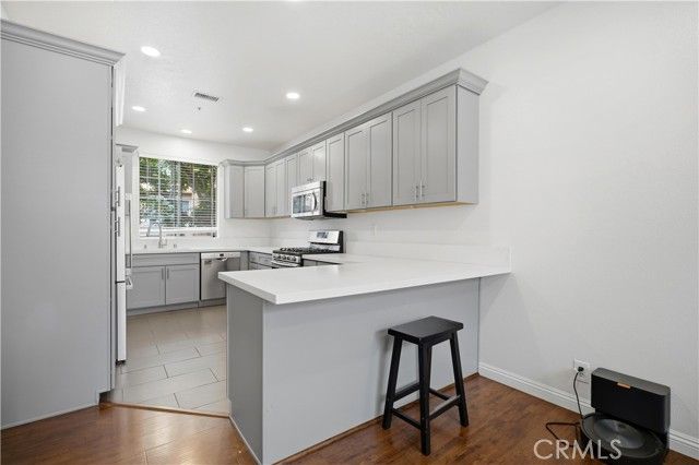 8 Cuzzano Aisle, Irvine, CA 92606