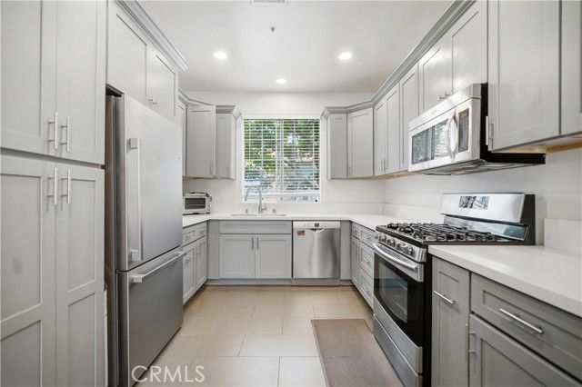 8 Cuzzano Aisle, Irvine, CA 92606