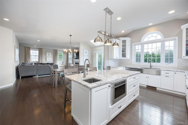 2 E Van Buren Way, Hopewell Junction, NY 12533