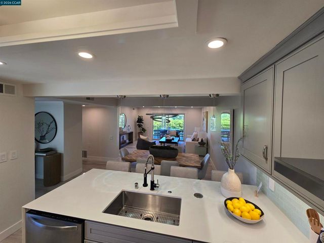 1124 Singingwood Ct 2, Walnut Creek, CA 94595