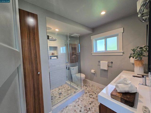 1124 Singingwood Ct 2, Walnut Creek, CA 94595