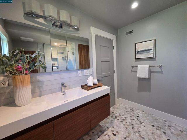 1124 Singingwood Ct 2, Walnut Creek, CA 94595