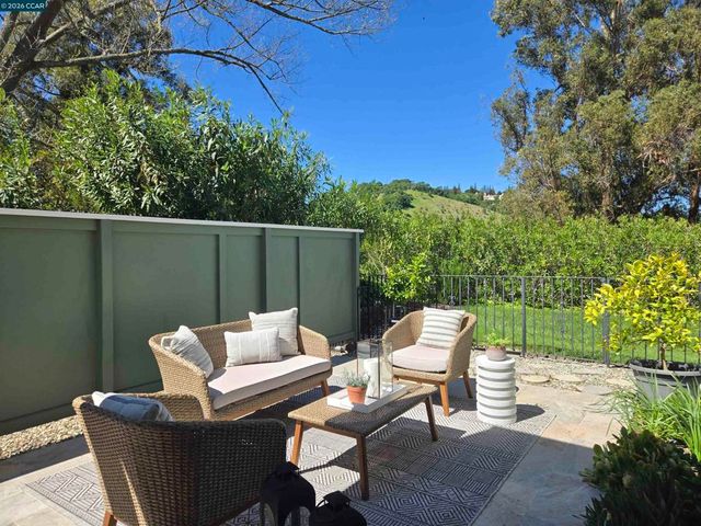 1124 Singingwood Ct 2, Walnut Creek, CA 94595