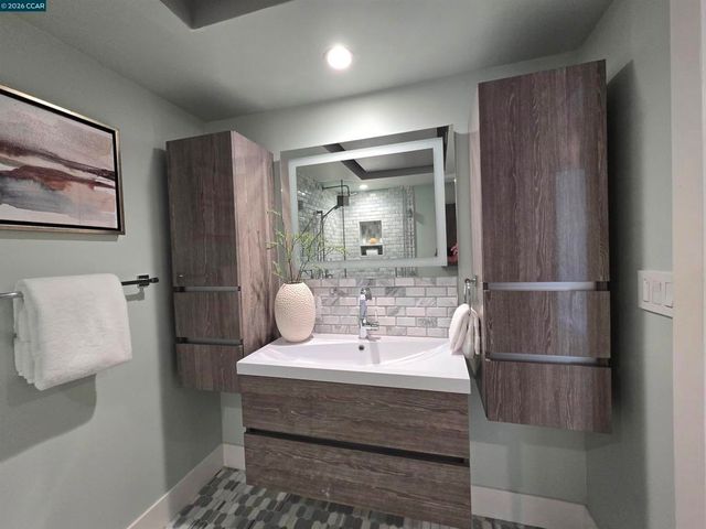 1124 Singingwood Ct 2, Walnut Creek, CA 94595