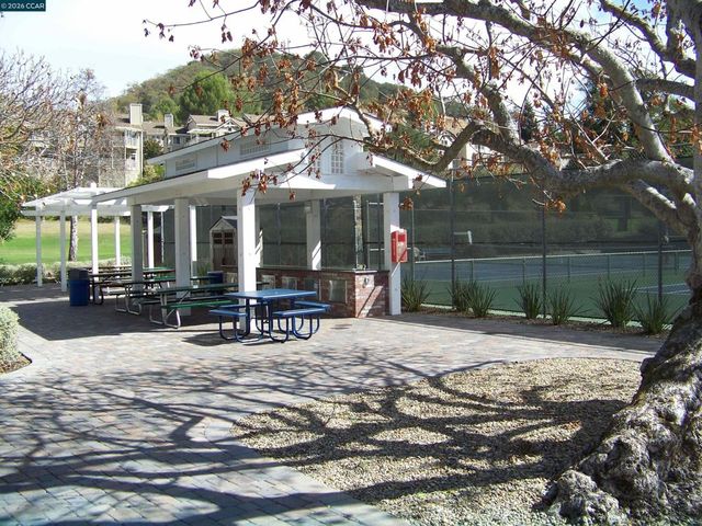 1124 Singingwood Ct 2, Walnut Creek, CA 94595