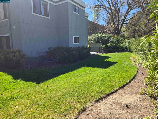 1124 Singingwood Ct 2, Walnut Creek, CA 94595