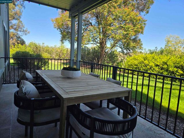 1124 Singingwood Ct 2, Walnut Creek, CA 94595