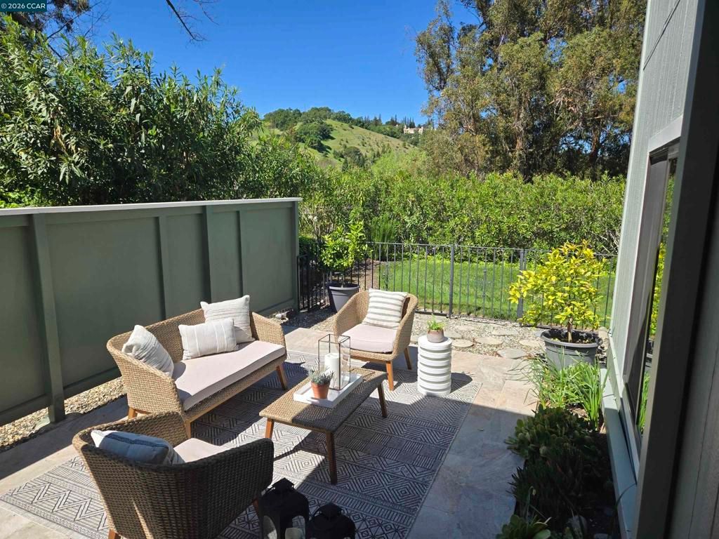 1124 Singingwood Ct 2, Walnut Creek, CA 94595