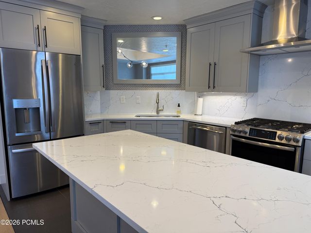 5975 N Fox Pointe Circle Apt A-2, Park City, UT 84098