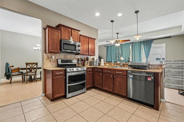 2130 ROANOKE SPRINGS DRIVE, Ruskin, FL 33570