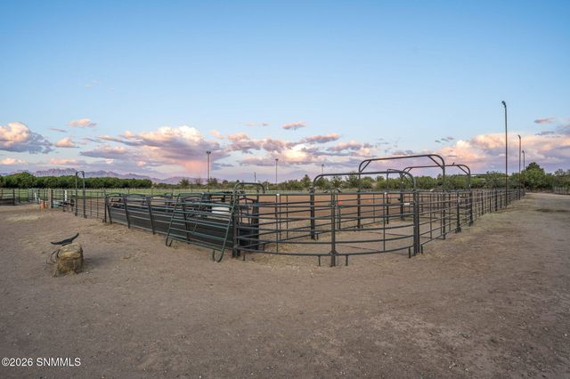 220 Squirrel Road, Las Cruces, NM 88007