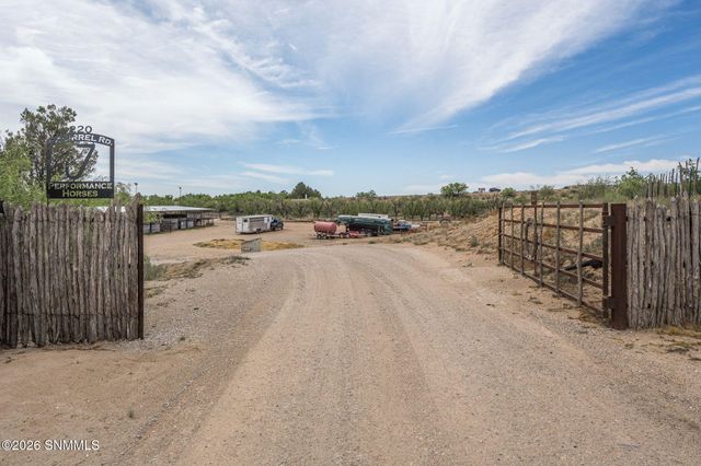 220 Squirrel Road, Las Cruces, NM 88007