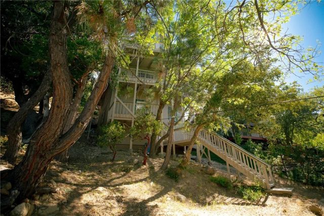 1239 Yosemite, Lake Arrowhead, CA 92352