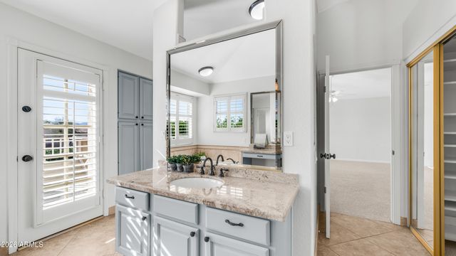 1467 E AMBERWOOD Drive, Phoenix, AZ 85048