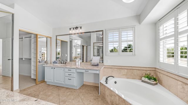 1467 E AMBERWOOD Drive, Phoenix, AZ 85048