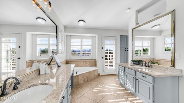 1467 E AMBERWOOD Drive, Phoenix, AZ 85048