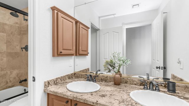 1467 E AMBERWOOD Drive, Phoenix, AZ 85048