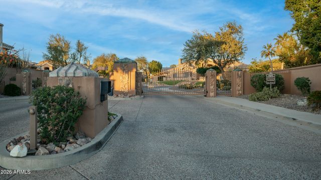 1467 E AMBERWOOD Drive, Phoenix, AZ 85048
