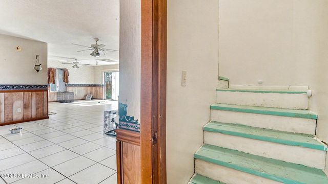 130 LAKEVIEW Way, Interlachen, FL 32148