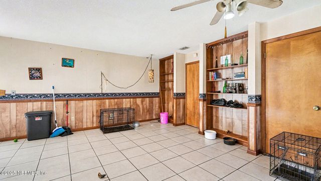 130 LAKEVIEW Way, Interlachen, FL 32148