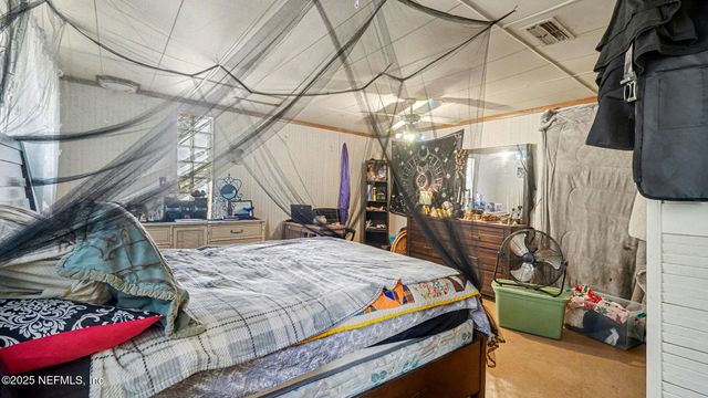 130 LAKEVIEW Way, Interlachen, FL 32148