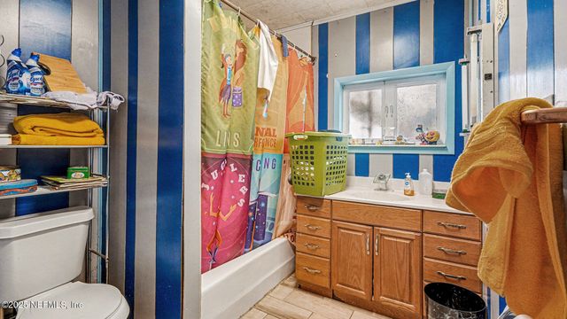 130 LAKEVIEW Way, Interlachen, FL 32148