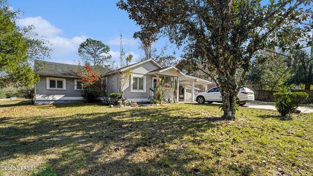 130 LAKEVIEW Way, Interlachen, FL 32148