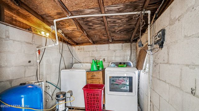 130 LAKEVIEW Way, Interlachen, FL 32148