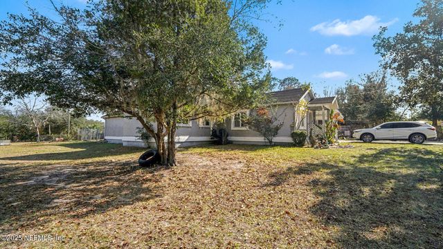 130 LAKEVIEW Way, Interlachen, FL 32148