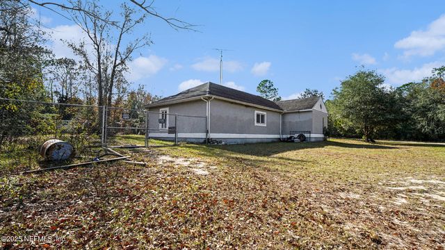 130 LAKEVIEW Way, Interlachen, FL 32148