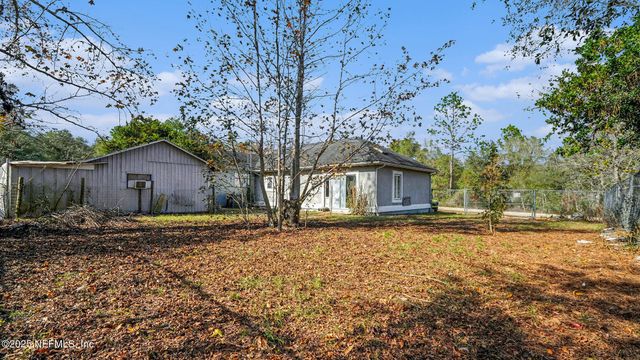 130 LAKEVIEW Way, Interlachen, FL 32148