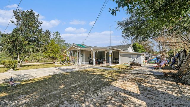 130 LAKEVIEW Way, Interlachen, FL 32148