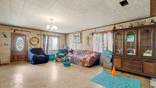 130 LAKEVIEW Way, Interlachen, FL 32148