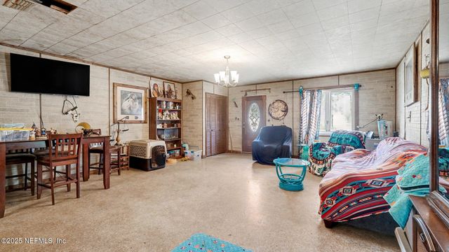 130 LAKEVIEW Way, Interlachen, FL 32148