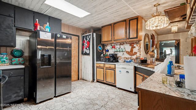 130 LAKEVIEW Way, Interlachen, FL 32148