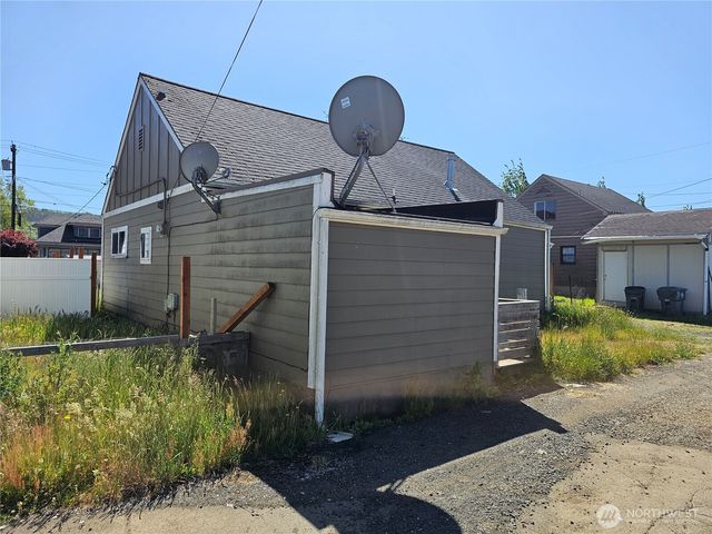 709 Monroe Street, Hoquiam, WA 98550