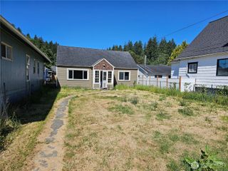 709 Monroe Street, Hoquiam, WA 98550