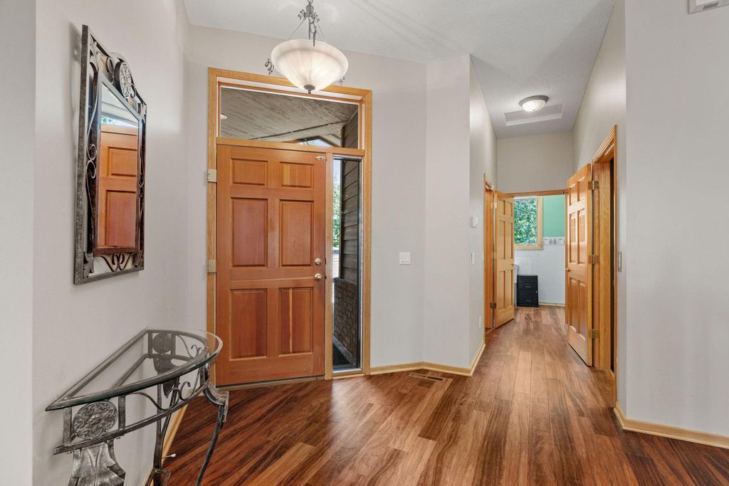 8975 Hunters Way, Apple Valley, MN 55124 — photo 2