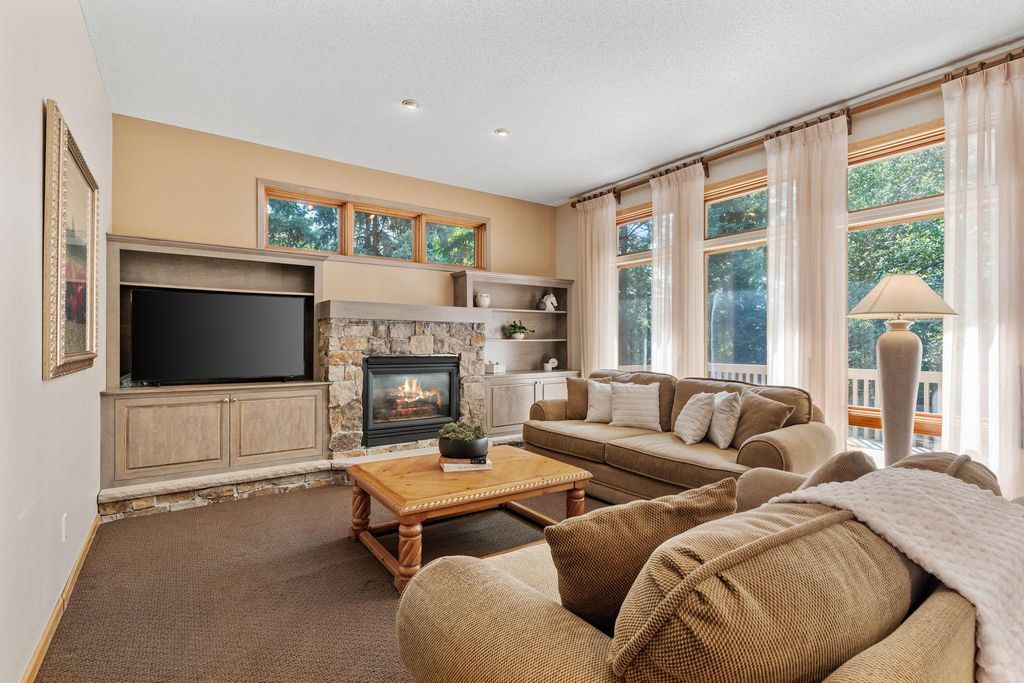8975 Hunters Way, Apple Valley, MN 55124 — photo 4