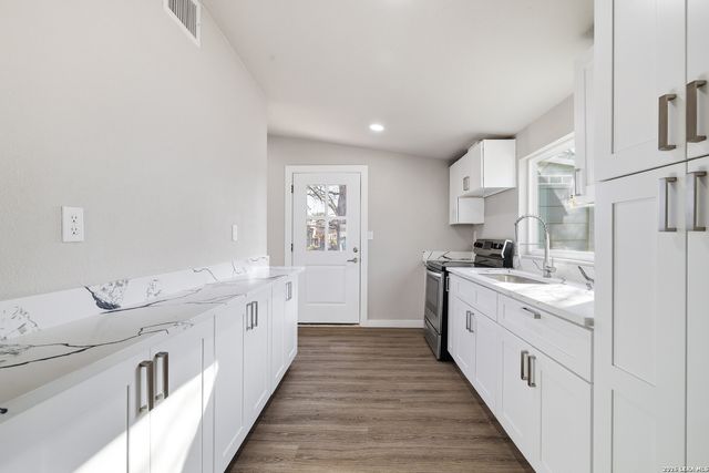 2042 Hicks, San Antonio, TX 78210