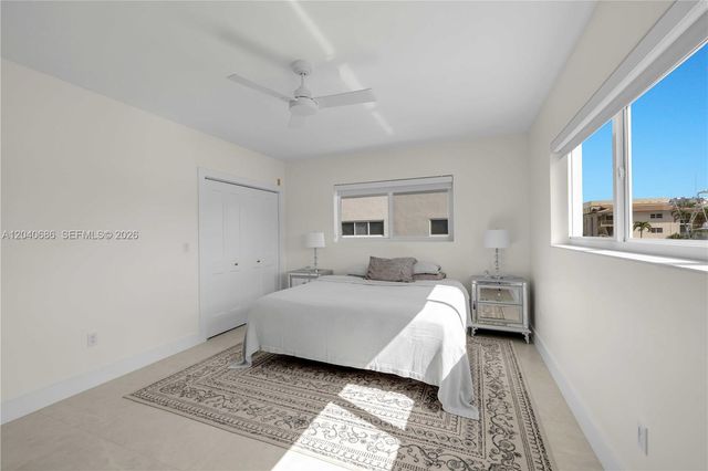 462 Golden Isles Dr 211, Hallandale Beach, FL 33009