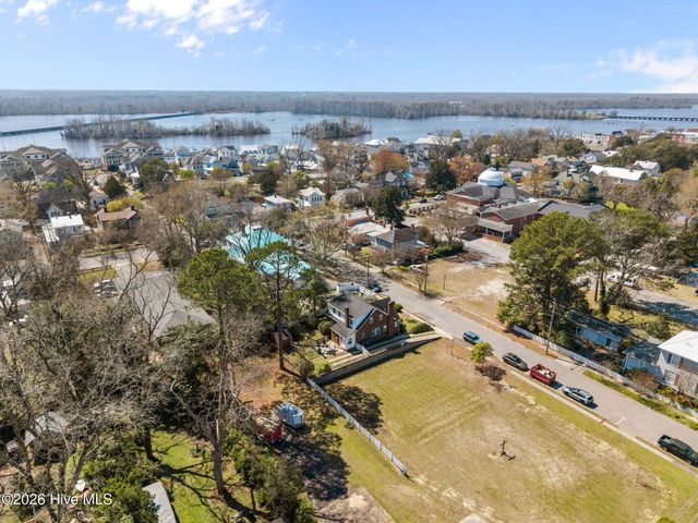 115 N Academy Street, Washington, NC 27889