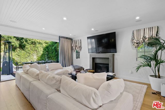 1738 Nichols Canyon Road, Los Angeles, CA 90046