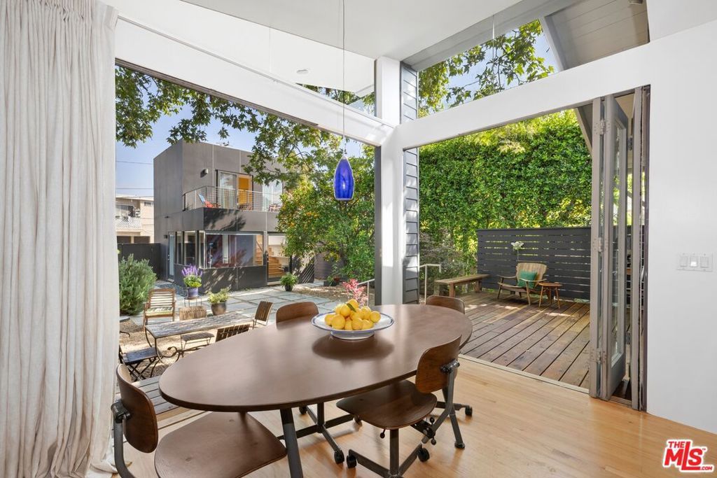 Image 10 of property listing at 712 Copeland Court, Santa Monica, CA 90405