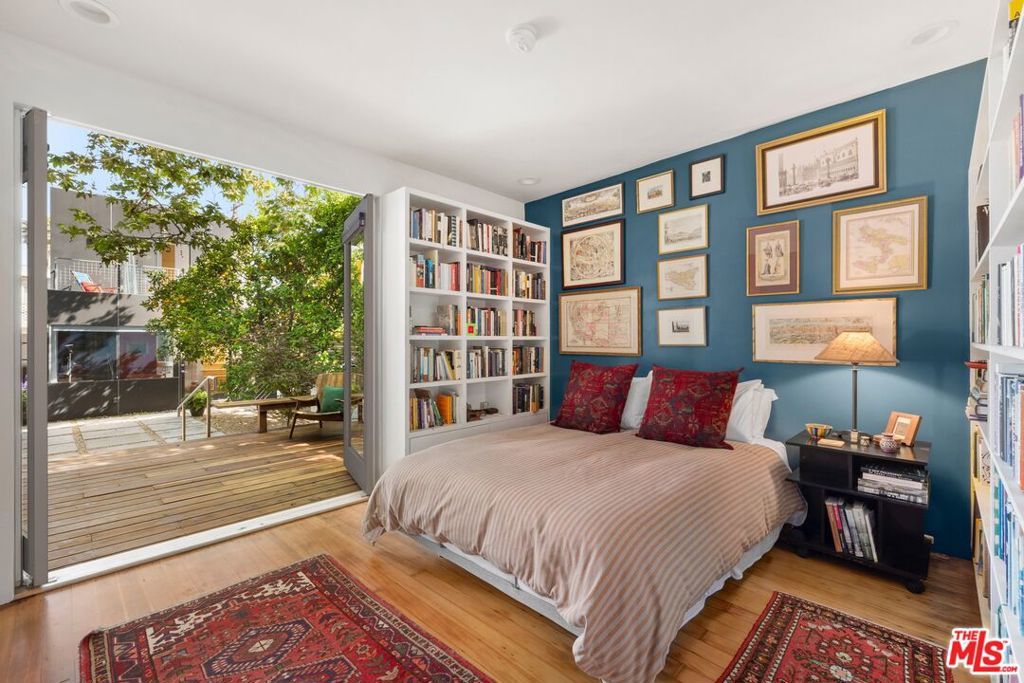 Image 11 of property listing at 712 Copeland Court, Santa Monica, CA 90405