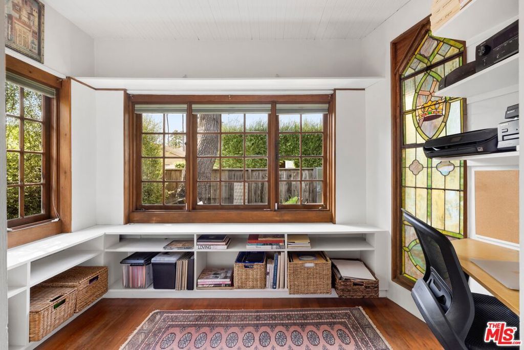 Image 13 of property listing at 712 Copeland Court, Santa Monica, CA 90405