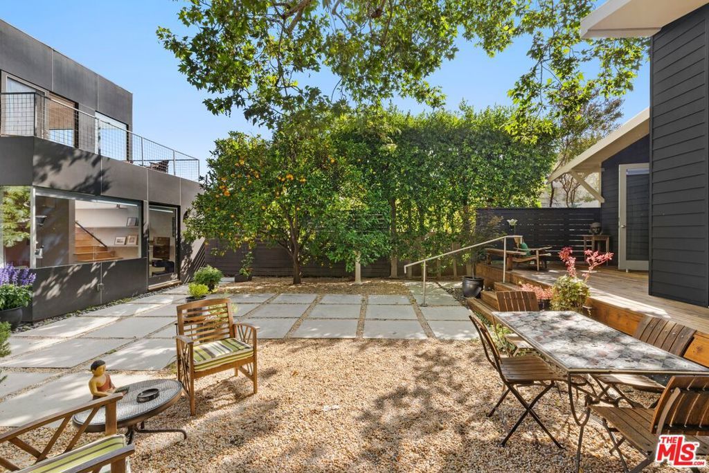 Image 15 of property listing at 712 Copeland Court, Santa Monica, CA 90405