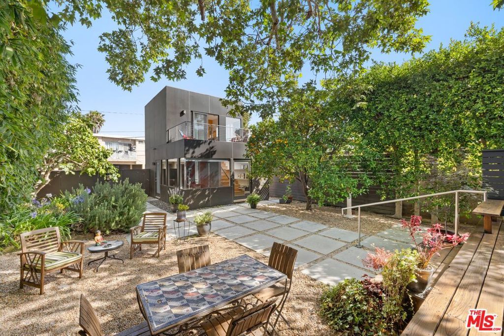 Image 16 of property listing at 712 Copeland Court, Santa Monica, CA 90405
