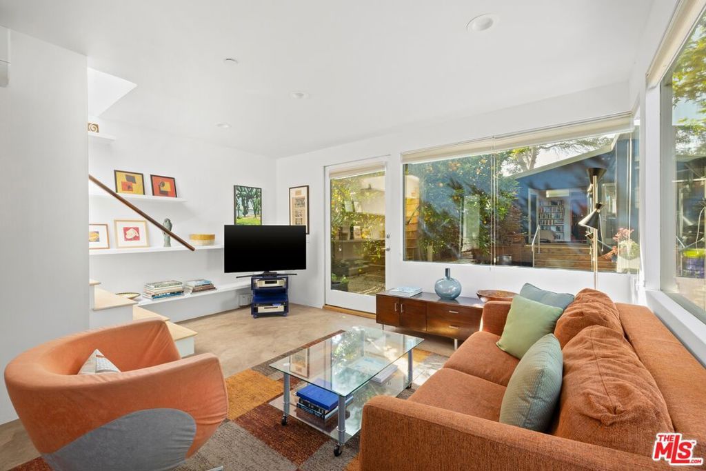 Image 17 of property listing at 712 Copeland Court, Santa Monica, CA 90405